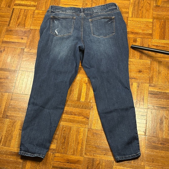 Maurices Ankle Jeans in Dark Blue with Distressed Details XL - Picture 4 of 8